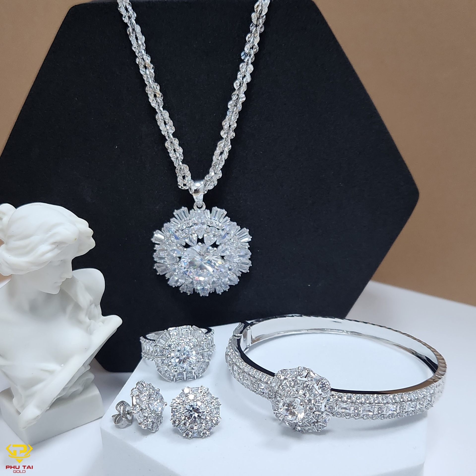 Vòng cổ E Jewelry