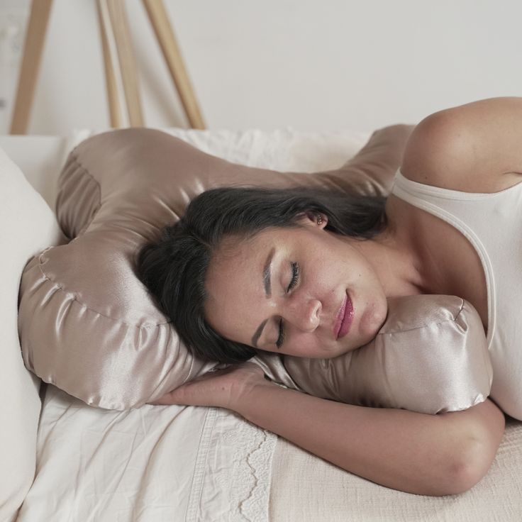 NEW Glow Up Pillow + FREE Satin Pillowcase - White