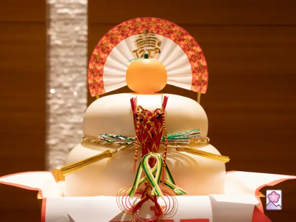 Oshogatsu mochi – bánh mochi truyền thống Nhật Bản trưng bày dịp Năm Mới.
